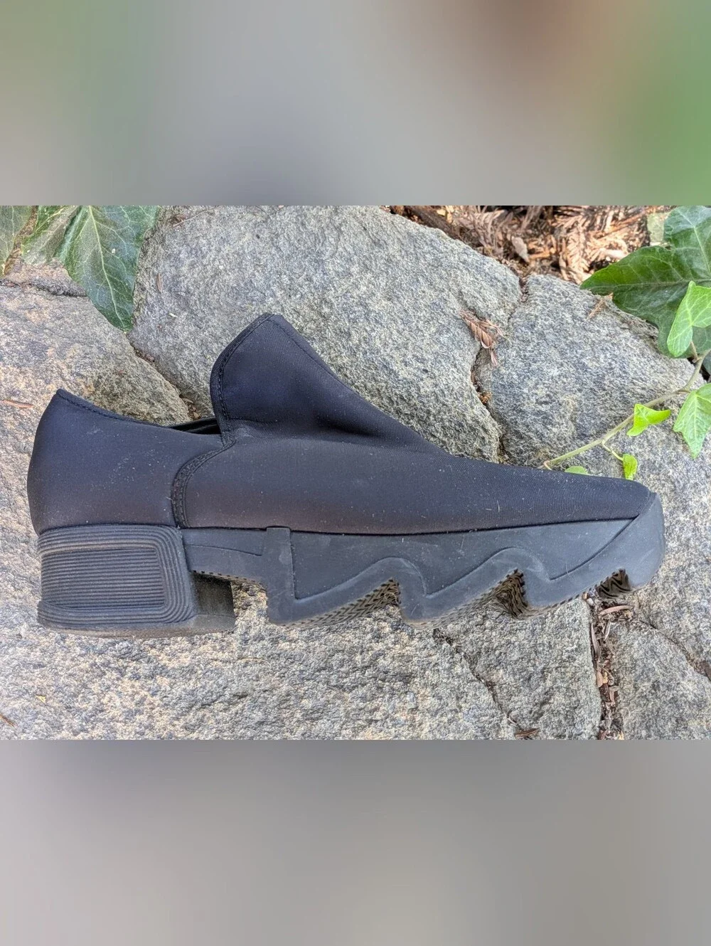 iRi WES Black Low Top Wavy Heel
